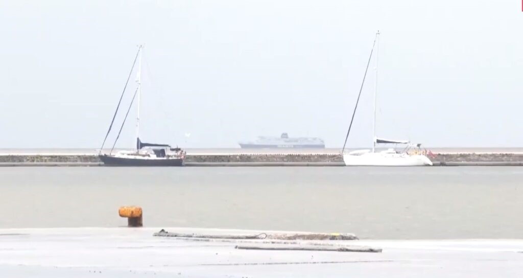 Βλάβη σε πλοίο με 384 επιβάτες και 53 άτομα πλήρωμα